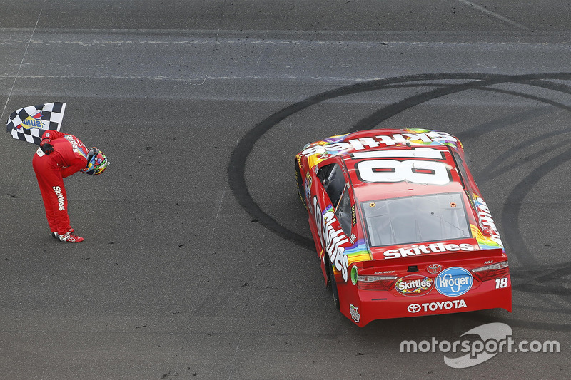 Race winner Kyle Busch, Joe Gibbs Racing Toyota