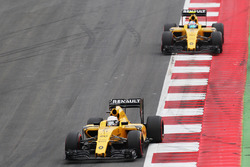 Kevin Magnussen, Renault Sport F1 Team RS16 leads team mate Jolyon Palmer, Renault Sport F1 Team RS1
