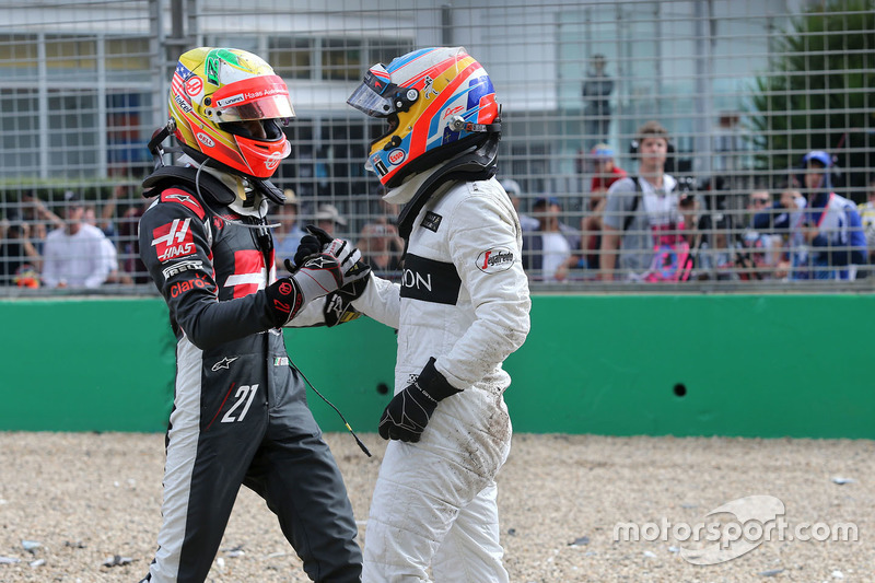 Esteban Gutierrez, Haas F1 Team and Fernando Alonso, McLaren