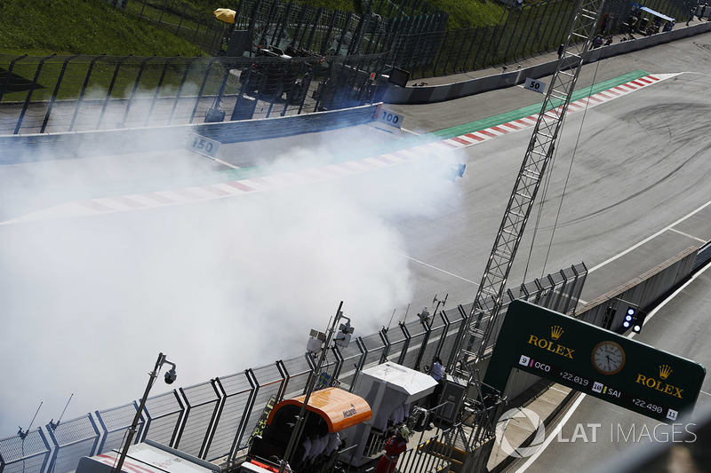 Nico Hulkenberg, Renault Sport F1 Team R.S. 18, soffre la rottura del motore