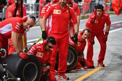 Ferrari mechanics