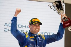 Podio: Ganador de la carrera Oliver Rowland, DAMS