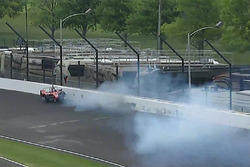 Crash de James Davison, A.J. Foyt Enterprises with Byrd / Hollinger / Belardi Chevrolet