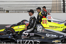 Ed Carpenter, Ed Carpenter Racing Chevrolet, Simon Pagenaud, Team Penske Chevrolet, Will Power, Team Penske Chevrolet pose for front row qualifying photos