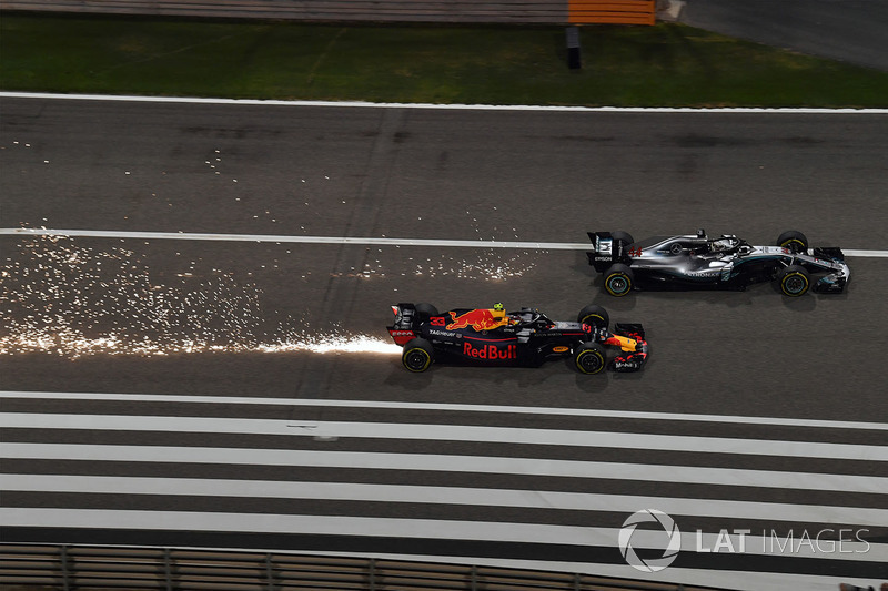 Макс Ферстаппен, Red Bull Racing RB14, и Льюис Хэмилтон, Mercedes AMG F1 W09