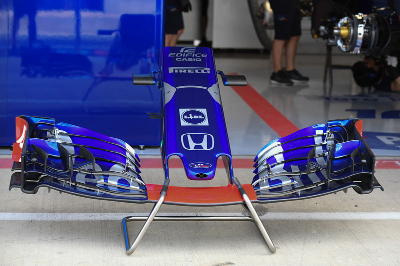 Scuderia Toro Rosso STR13 burun ve ön kanat