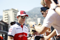 Charles Leclerc, Sauber signs autographs for the fans