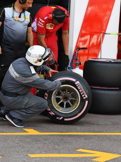 Инженеры Ferrari и Pirelli