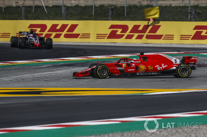 Sebastian Vettel, Ferrari SF71H runs wide