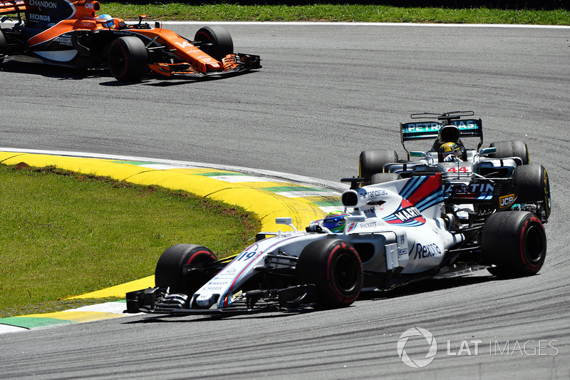 Lewis Hamilton, Mercedes-Benz F1 W08  battles with Felipe Massa, Williams FW40