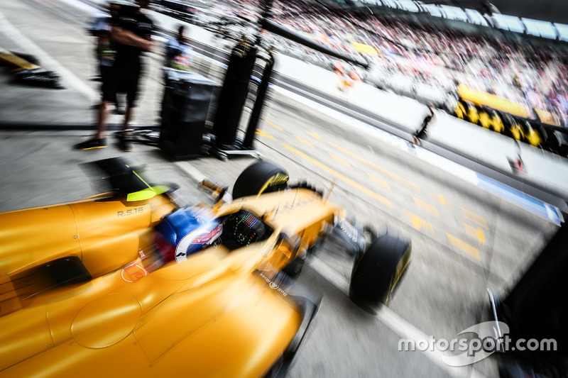 Jolyon Palmer, Renault Sport F1 Team RS16 deja los pits