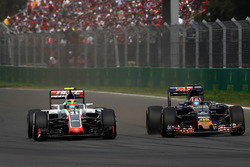 Esteban Gutierrez, Haas F1 Team VF-16; Daniil Kvyat, Scuderia Toro Rosso STR11