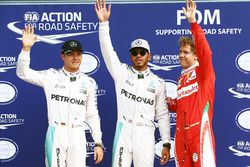 Calificación los tres primeros en Parc ferme: segundo lugar de Nico Rosberg, Mercedes AMG F1; ganado