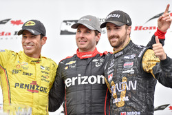 Podium: ganador, Will Power, Team Penske Chevrolet, segundo, Helio Castroneves, Team Penske Chevrole