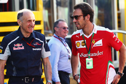 Franz Tost, Scuderia Toro Rosso director del equipo con Jean-Eric Vergne, Ferrari piloto de pruebas