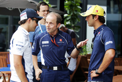 Felipe Massa, Williams con Joseph Lieberer, Sauber Fisio y Felipe Nasr, Sauber F1 Team