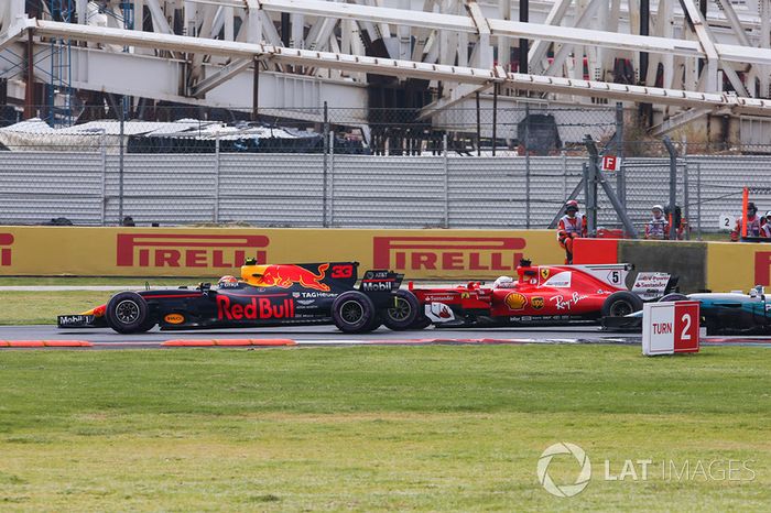 Max Verstappen, Red Bull Racing RB13, Sebastian Vettel, Ferrari SF70H