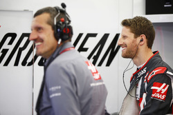 Guenther Steiner Director del equipo Haas F1 y Romain Grosjean, Haas F1 Team