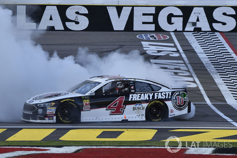 Race winner Kevin Harvick, Stewart-Haas Racing, Ford