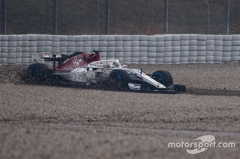 Marcus Ericsson, Alfa Romeo Sauber C37 in the gravel