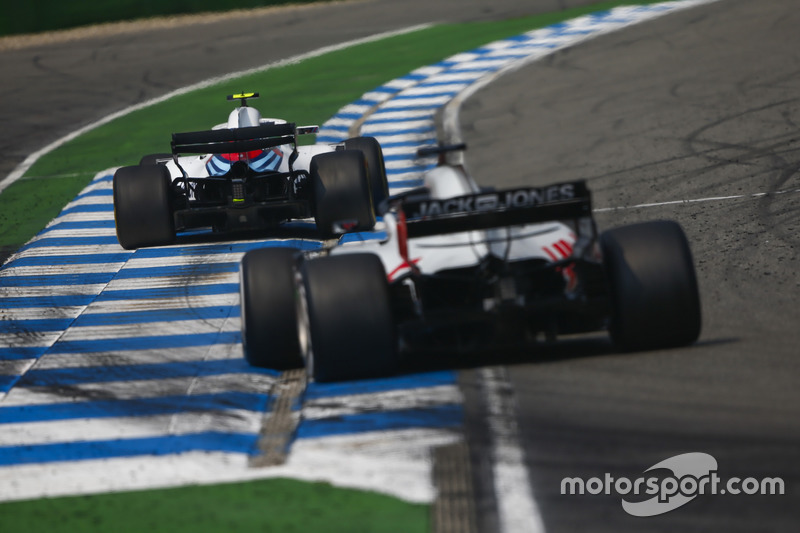Sergey Sirotkin, Williams FW41, Romain Grosjean, Haas F1 Team VF-18