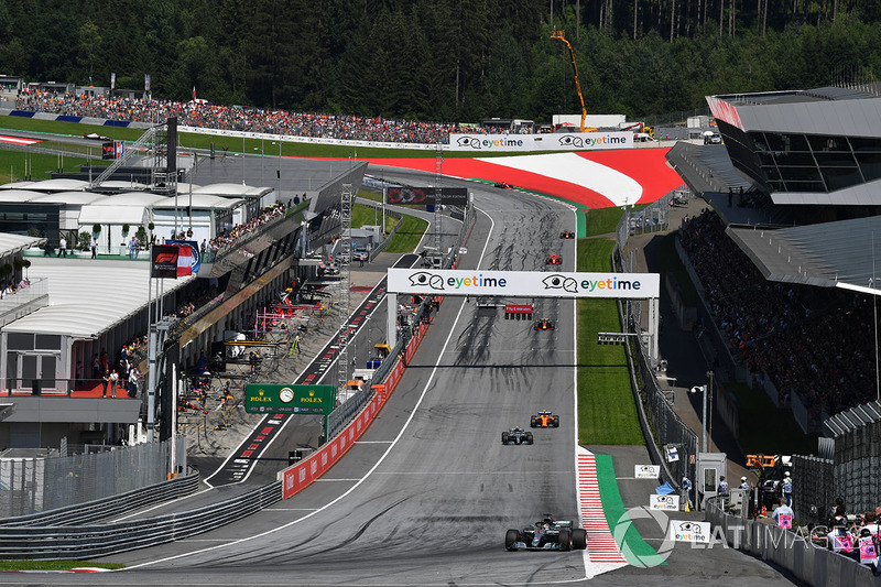 Lewis Hamilton, Mercedes-AMG F1 W09, al comando