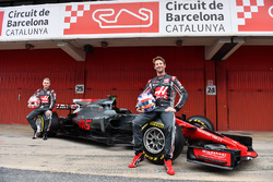 Гонщики Haas F1 Team Ромен Грожан и Кевин Магнуссен, автомобиль VF-17