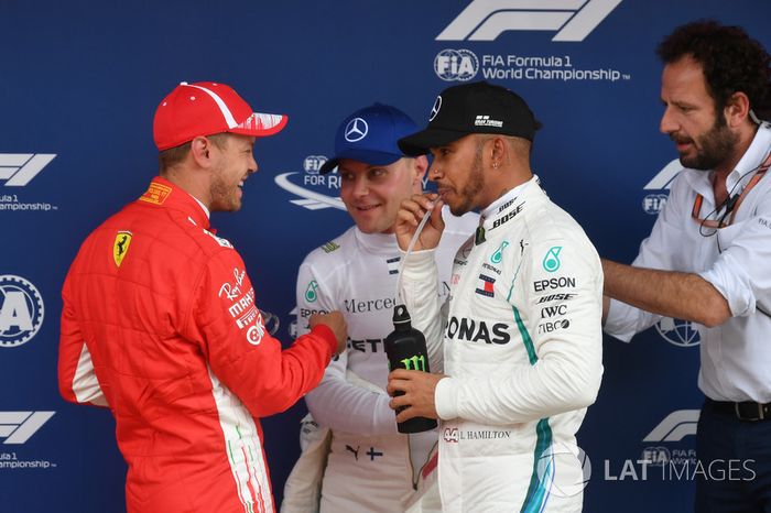 Sebastian Vettel, Valtteri Bottas, Lewis Hamilton y Matteo Bonciani