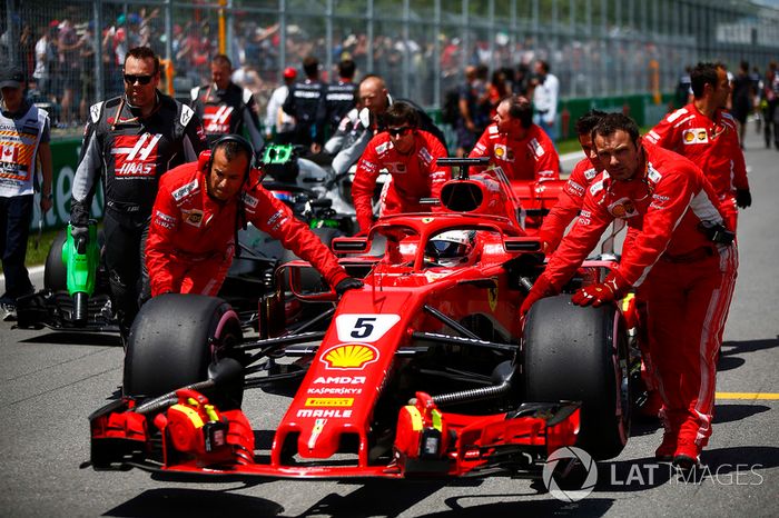 Sebastian Vettel, Ferrari SF71H, llega a la parrilla