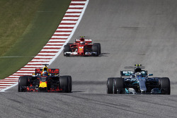 Valtteri Bottas, Mercedes AMG F1 W08, Daniel Ricciardo, Red Bull Racing RB13, Kimi Raikkonen, Ferrari SF70H