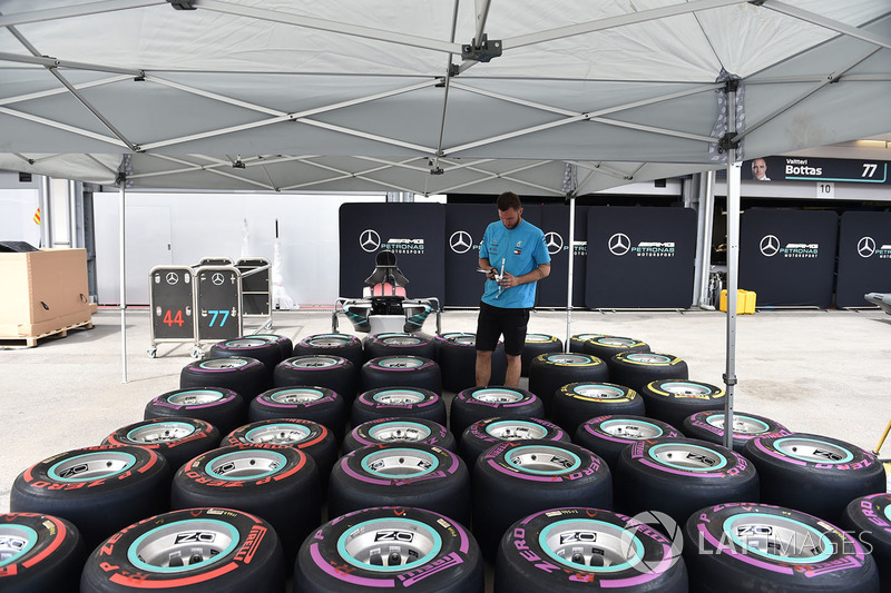 Mercedes AMG F1 mechanic and Pirelli tyres