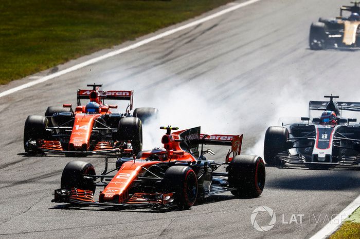 Stoffel Vandoorne, McLaren MCL32, Fernando Alonso, McLaren MCL32, Romain Grosjean, Haas F1 Team VF-17, Jolyon Palmer, Renault Sport F1 Team RS17