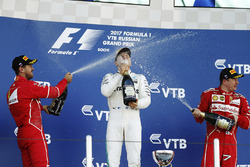Podium : le vainqueur Valtteri Bottas, Mercedes AMG F1, le deuxième, Sebastian Vettel, Ferrari, le troisième, kimi Raikkonen, Ferrari