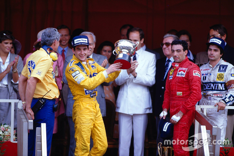 Podium: race winner Ayrton Senna, Team Lotus, third place Michele Alboreto, Ferrari, second place Nelson Piquet, Williams while Lotus boss Peter Warr stands next to Senna to collect the constructors prize