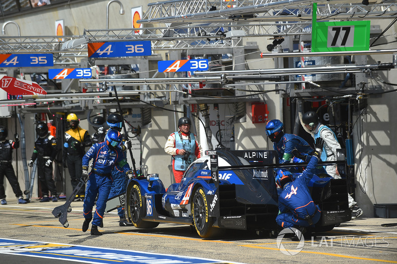 #36 Signatech Alpine A470 Gibson: Gustavo Menezes, Romain Dumas, Matt Rao