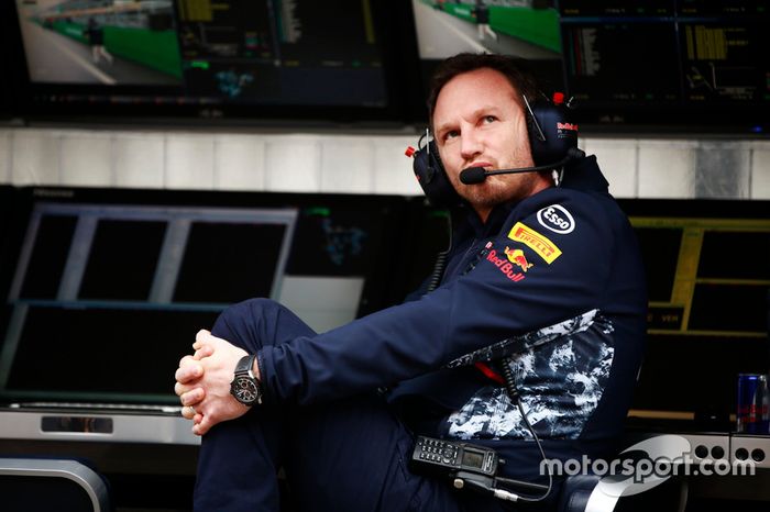 Christian Horner, da Red Bull, aguardava a melhora do tempo, mas sem esperanças.