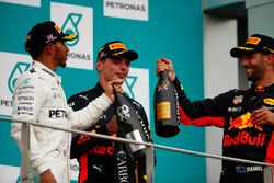 Podium: second place Lewis Hamilton, Mercedes AMG F1, third place Daniel Ricciardo, Red Bull Racing,