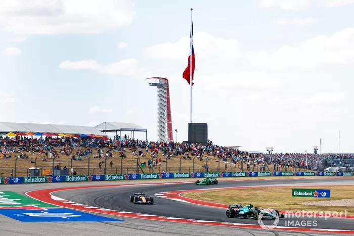 Fernando Alonso, Aston Martin AMR24, Esteban Ocon, Alpine A524, Valtteri Bottas, Stake F1 Team KICK Sauber C44