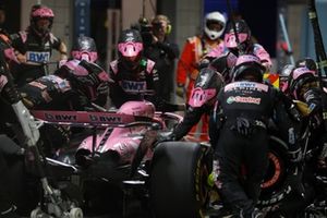 Esteban Ocon, Alpine A524, hace una parada en boxes
