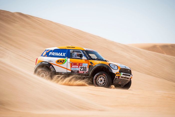 #238 X-Raid Mini John Cooper Works Rally Mini: Laia Sanz, Maurizio Gerini