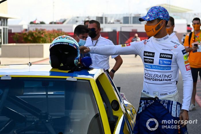 Daniel Ricciardo, McLaren, en el coche de Dale Earnhardt Wrangler Chevrolet Monte Carlo NASCAR de 1984