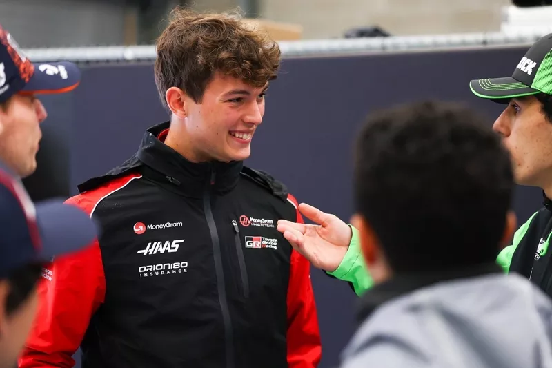 Oliver Bearman, Haas F1 Team, Gabriel Bortoleto, Sauber