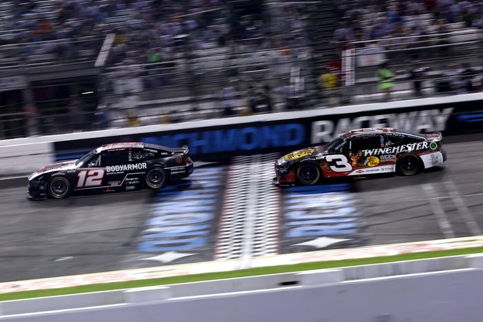 Ryan Blaney, Team Penske Ford, Austin Dillon, Richard Childress Racing Chevrolet
