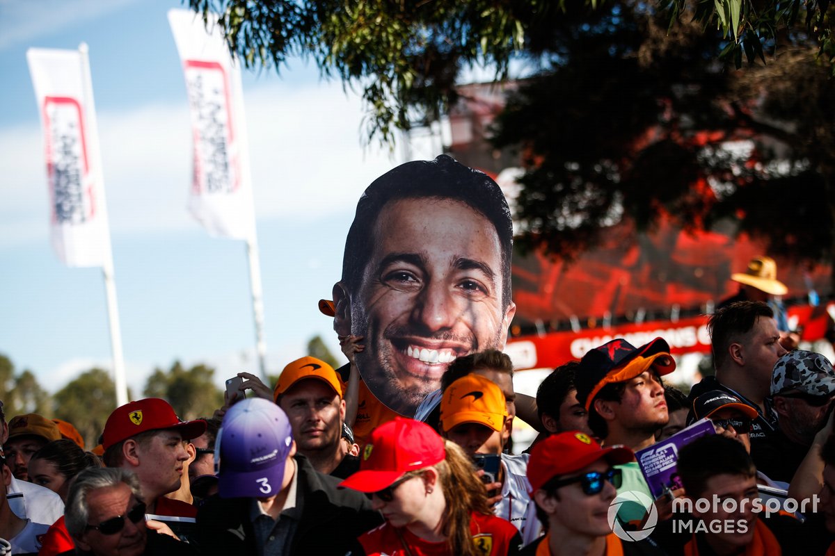 "McLaren'ın ilerlemeye devam etmesini bekliyorum" 1 Formula 1 Haberleri - F1 Puan Durumu Ferrari and Daniel Ricciardo, McLaren,fans