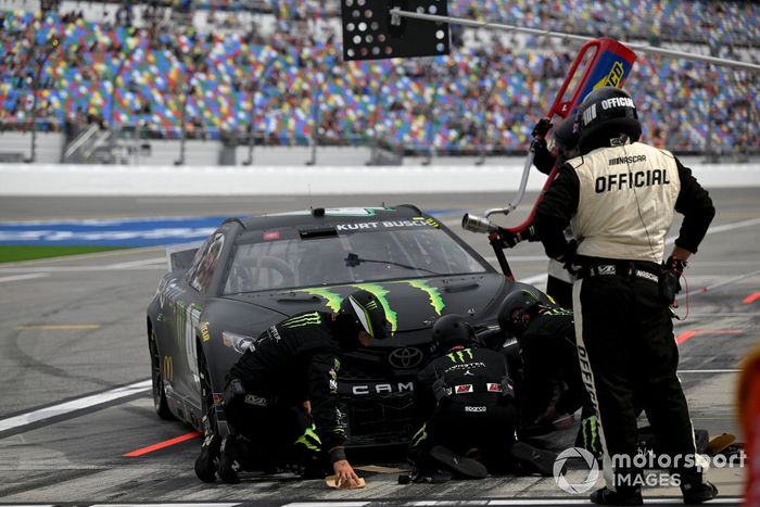 Ty Gibbs, 23XI Racing, Monster Energy Toyota Camry, pit stop