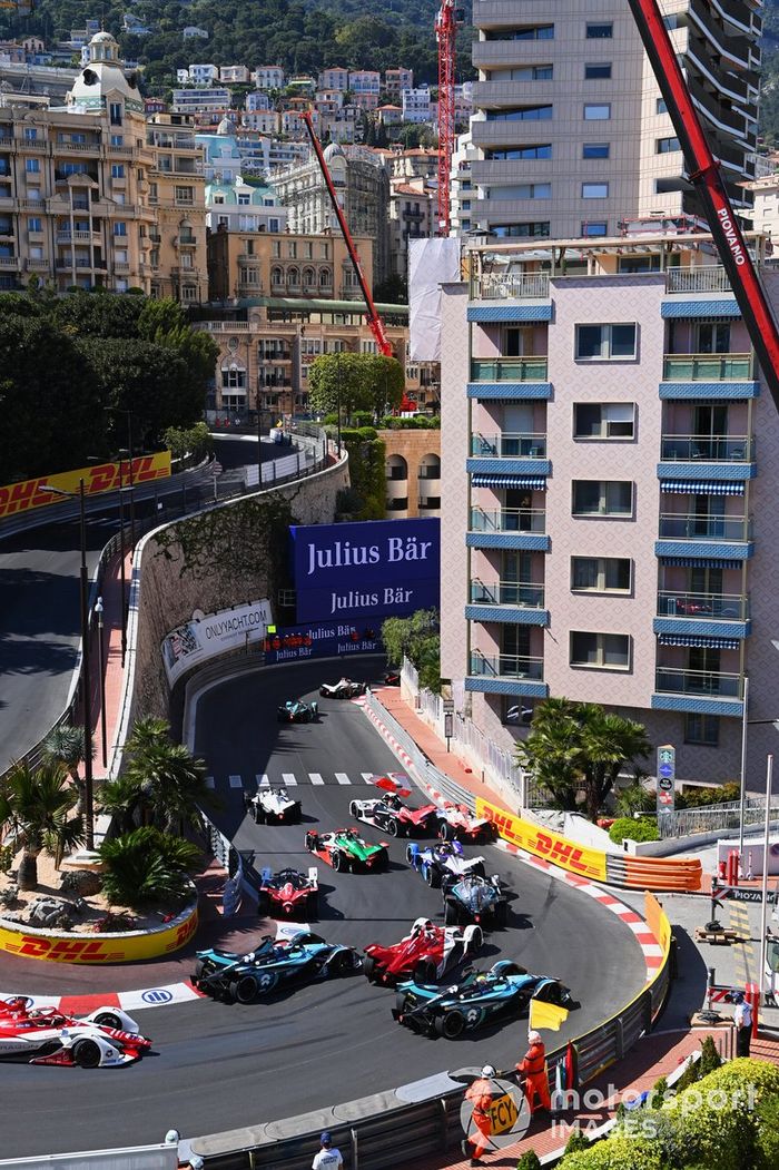 Pascal Wehrlein, TAG Heuer Porsche, Porsche 99X Electric, Alexander Sims, Mahindra Racing, M7Electro, se golpean entre sí mientras otros coches intentan evitar el accidente