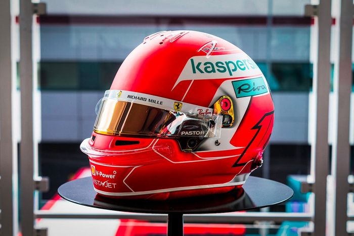 Casco de Charles Leclerc, Ferrari