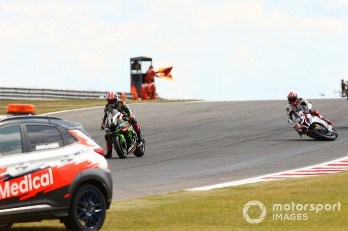 Sturz: Tom Sykes, BMW Motorrad WorldSBK Team