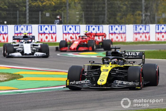 Daniel Ricciardo, Renault F1 Team R.S.20, Pierre Gasly, AlphaTauri AT01, y Charles Leclerc, Ferrari SF1000