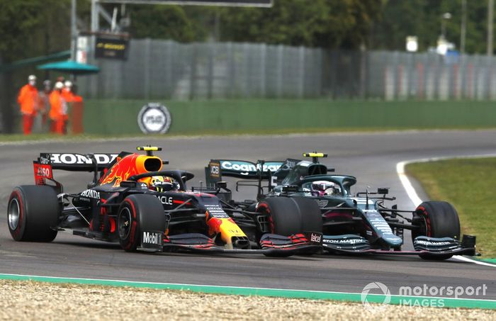 Sergio Perez, Red Bull Racing RB16B, Sebastian Vettel, Aston Martin AMR21